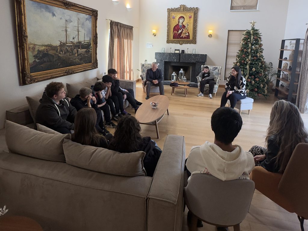 kivotos kosmou kalamata