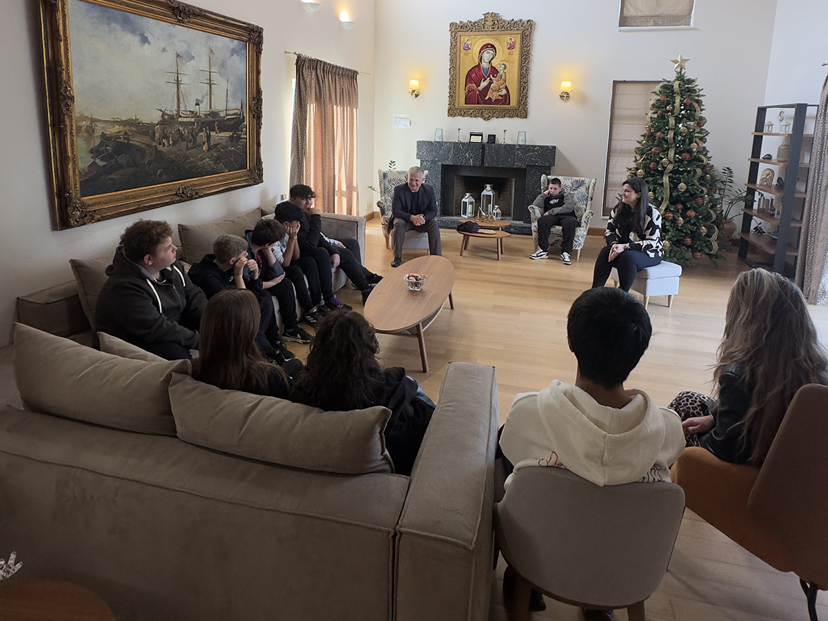 kivotos kosmou kalamata