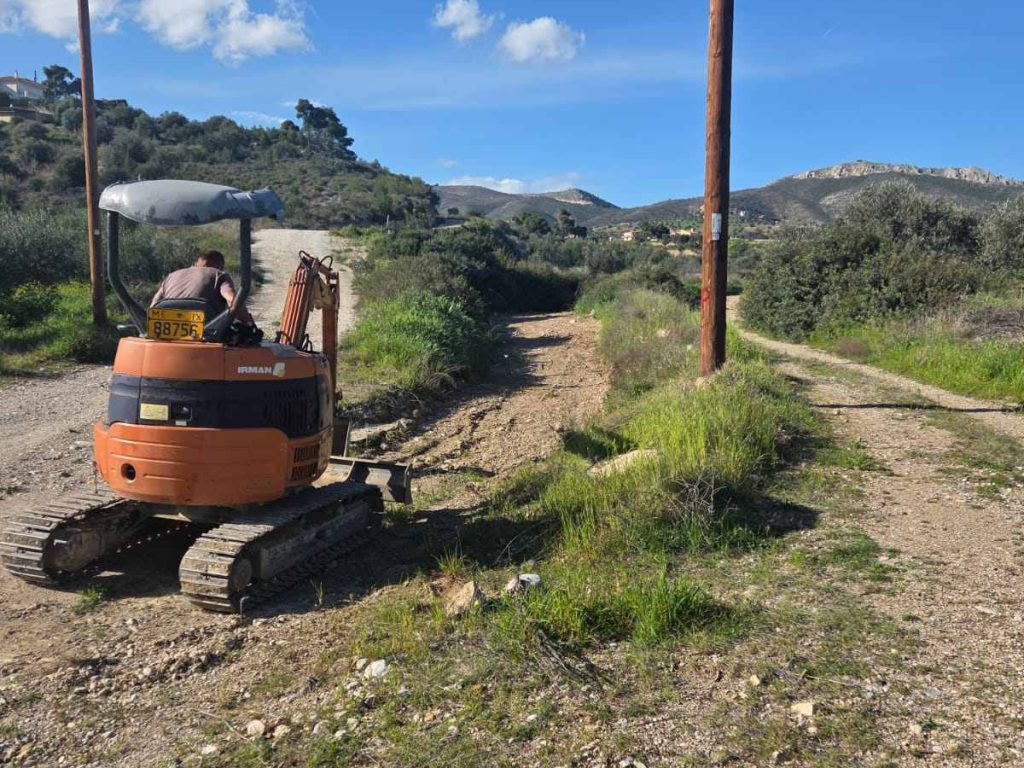 Γαλατάκι Κορινθίας | Καθαρισμός στον Σάρωνα ποταμό για την πρόληψη πλημμυρικών φαινομένων από την Περιφέρεια Πελοποννήσου