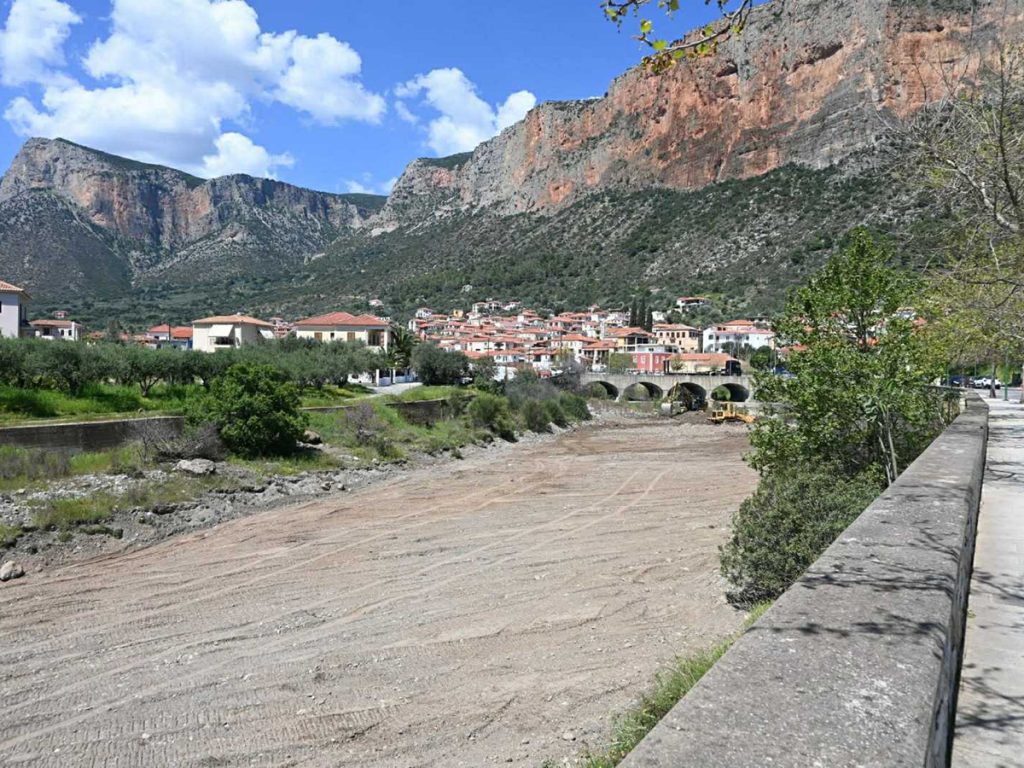 Katharismos Dafnona sto Leonidio apo tin Perifereia Peloponnisou 111