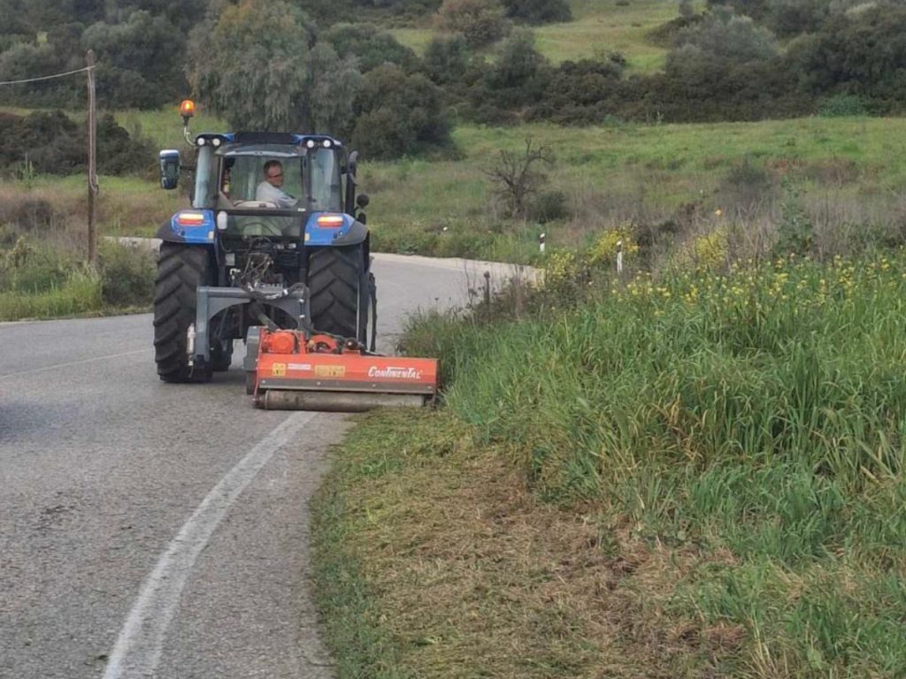 Συνεχίζονται οι καθαρισμοί στο οδικό δίκτυο της ΠΕ Αργολίδας απο την Περιφέρεια Πελοποννήσου 10