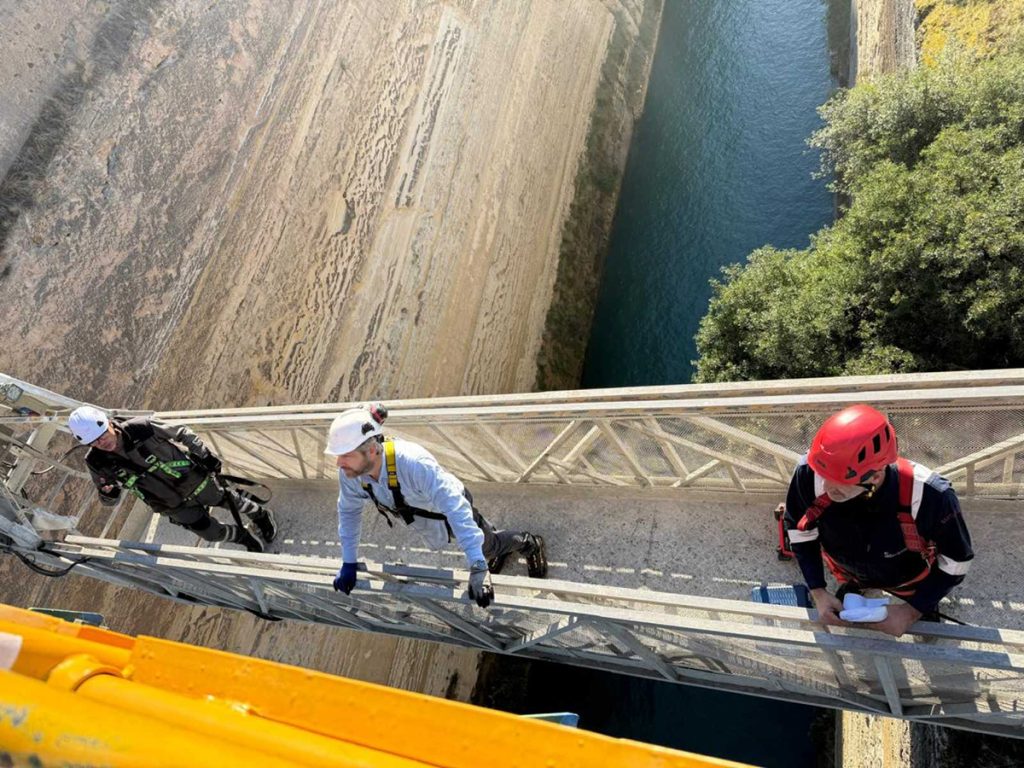 Eλεγχοι στις δύο μεταλλικές γέφυρες του Ισθμού της Κορίνθου από την Περιφέρεια Πελοποννήσου – Στο σημείο ο Περιφερειάρχης Δημήτρης Πτωχός 1